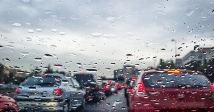 Biztonságos téli közlekedés: amit minden sofőrnek tudnia kell